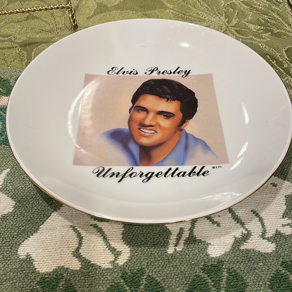 Elvis Presley Unforgettable Plate - Picture 2 of 5